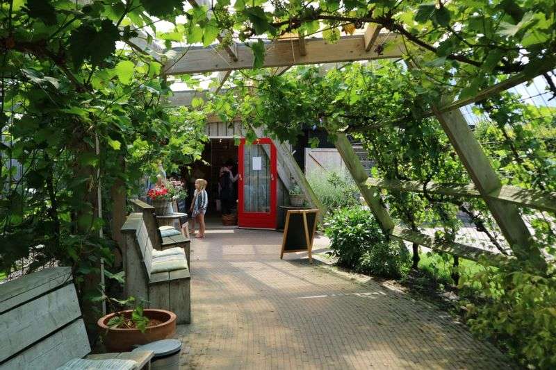Farm shop By Broersen in Warmenhuizen