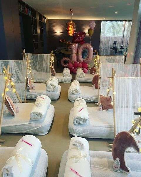 Organizing a slumber party? Quins Party has cool themed slumber parties!