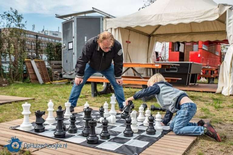 Area 1271: social games & sports in Huizen