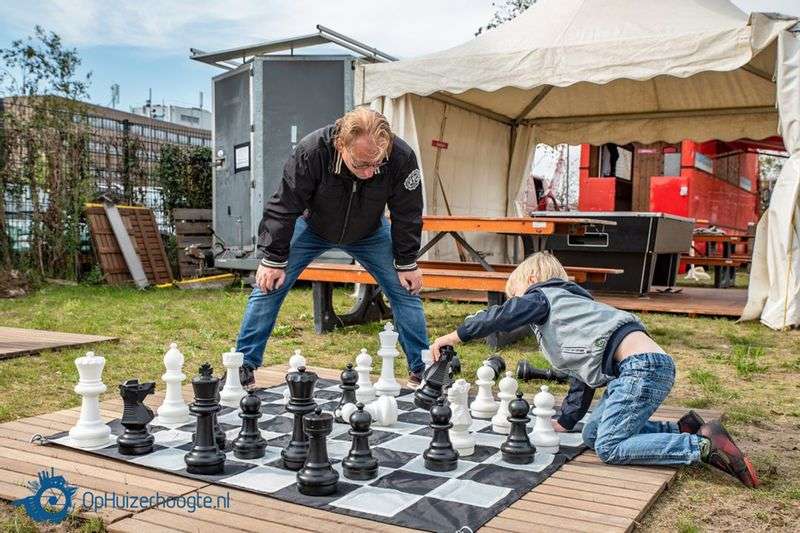 Area 1271: social games & sports in Huizen