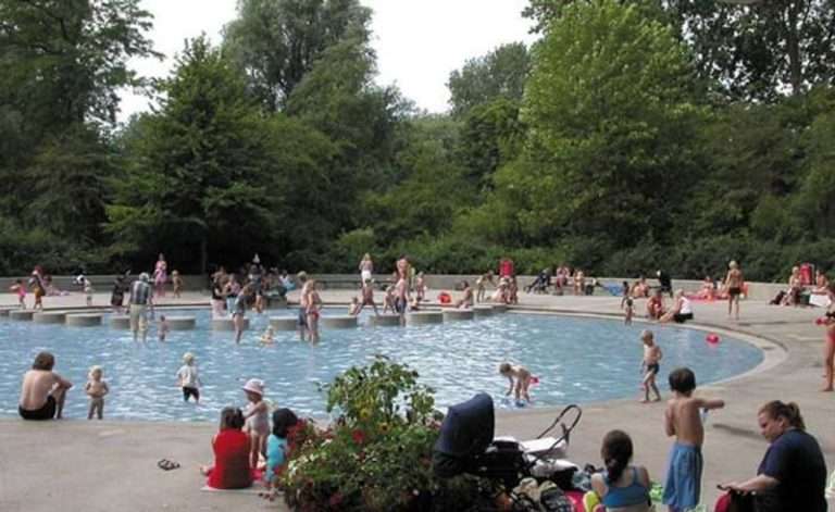 Playground and children's pool Beatrixpark