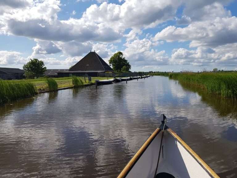 Rent a canoe or whisper boat in Broek in Waterland