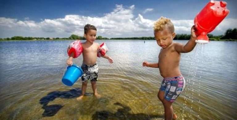 Swimming in the Veerplas in Spaarnwoude