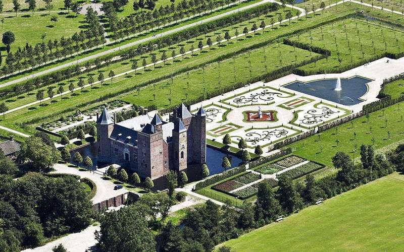Kasteel Assumburg – tuin en bezoekerscentrum Het Koetshuijs