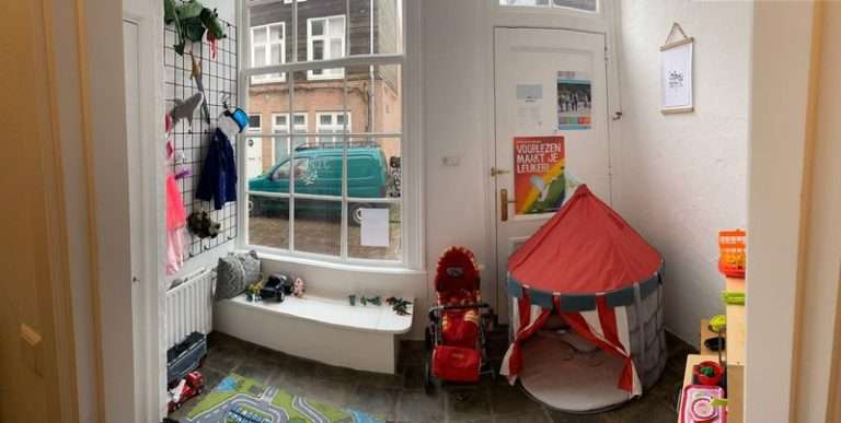 JiPkids organizes children's camps aimed at natural play and learning through discovery.