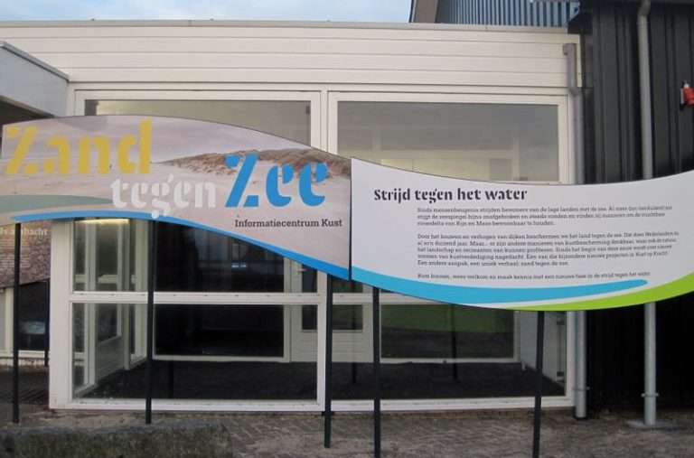 Coastal Information Center - Sand against Sea