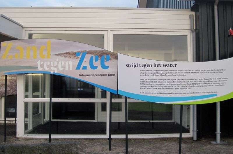 Coastal Information Center – Sand against Sea