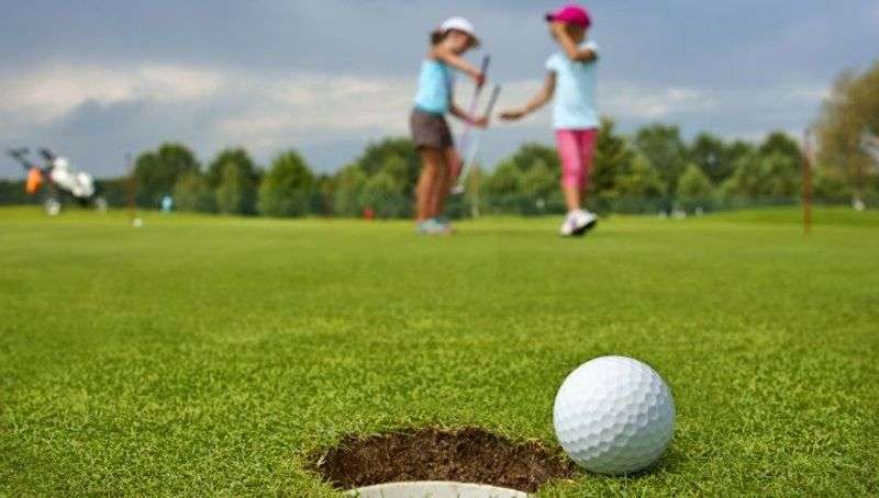 Play golf with a children’s party at Golf Center Uithoorn