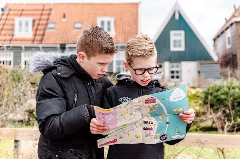 Children’s scavenger hunt through Volendam by Rent & Event