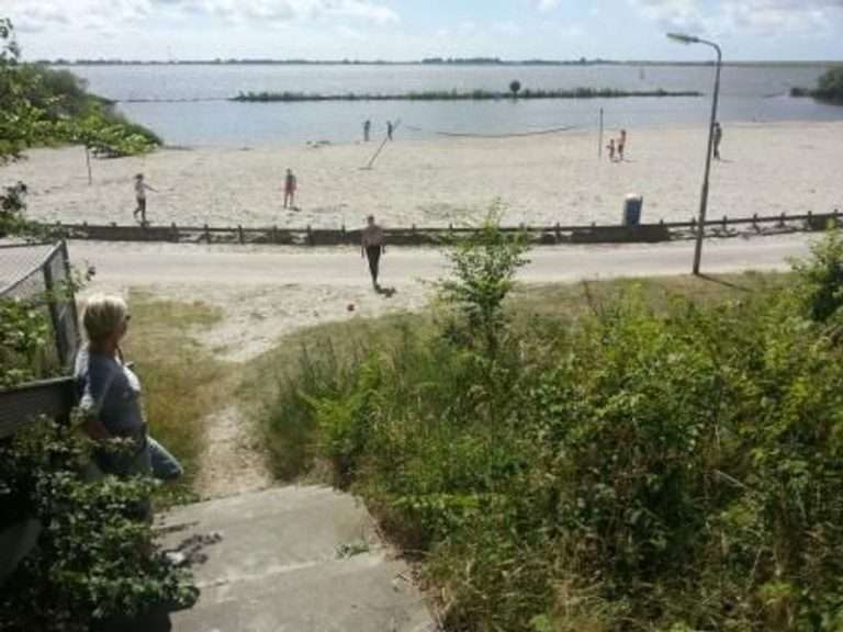 Lutje beach on the Amstelmeer