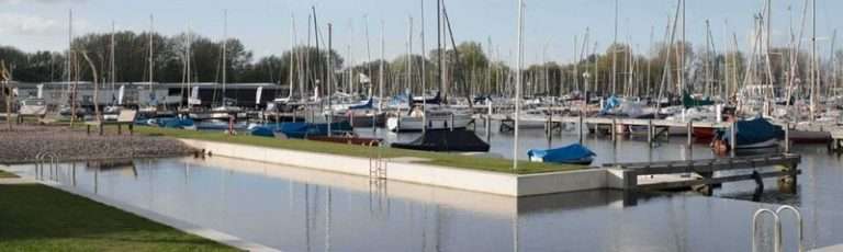 Natuurzwembad bij Jachthaven Naarden