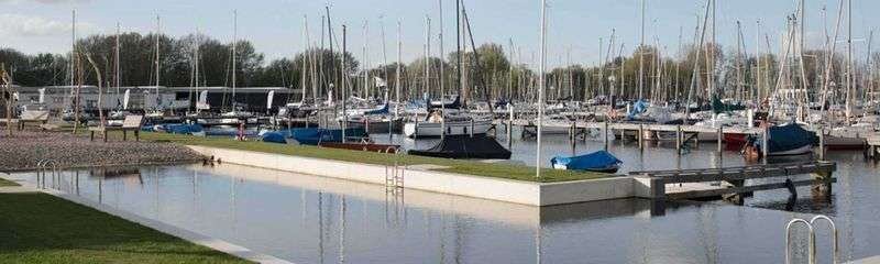 Natuurzwembad bij Jachthaven Naarden