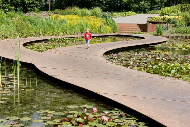 Playing in the Haarlemmermeerse Bos