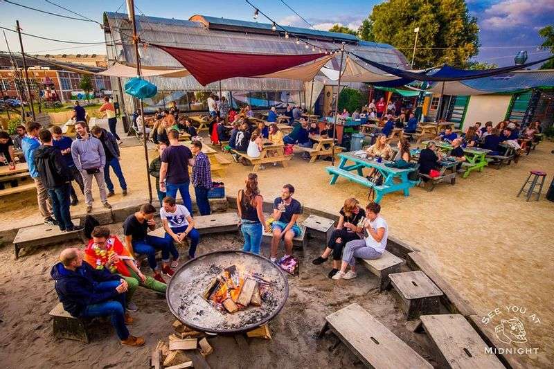 Eating, drinking and chilling with the kids at Noorderlicht