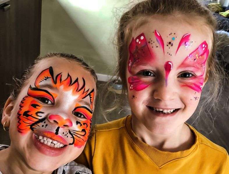 Beautiful face paint at your party with PonsiGrime