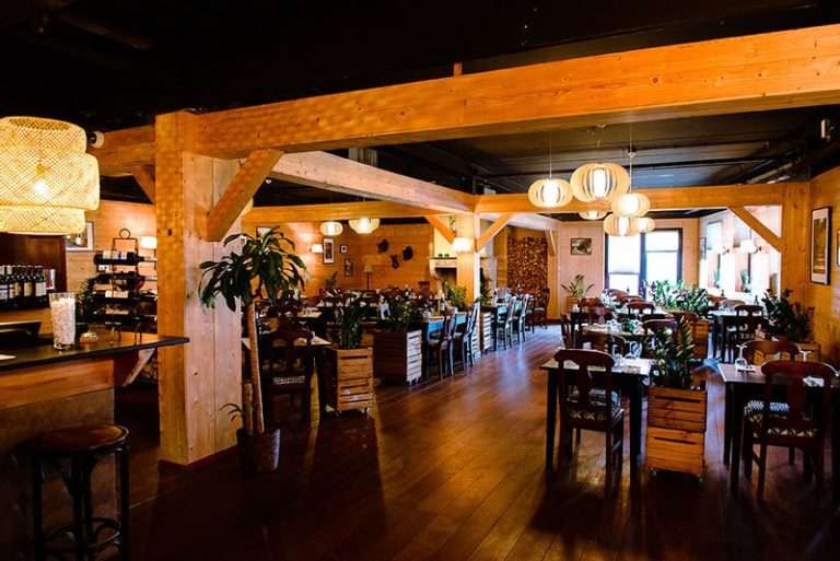 Lekker eten bij restaurant De Heuvel bij SnowWorld Amsterdam in Spaarnwoude