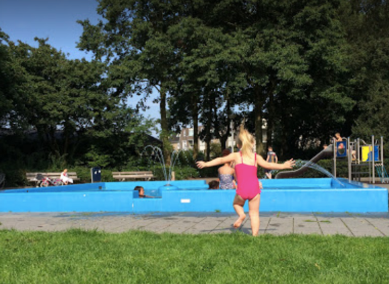 Paddling pool and playground at Park Middenhoven in Amstelveen