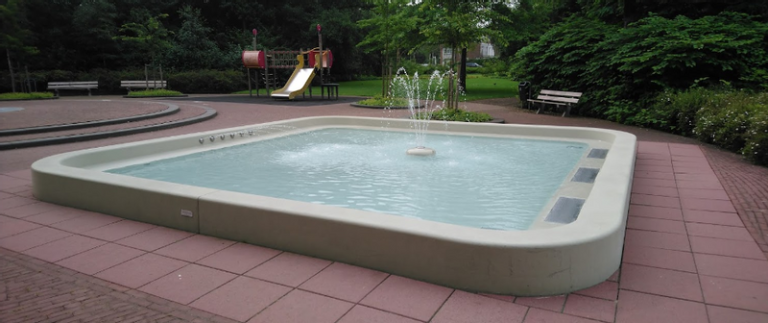 Playground and paddling pool at the Broersepark