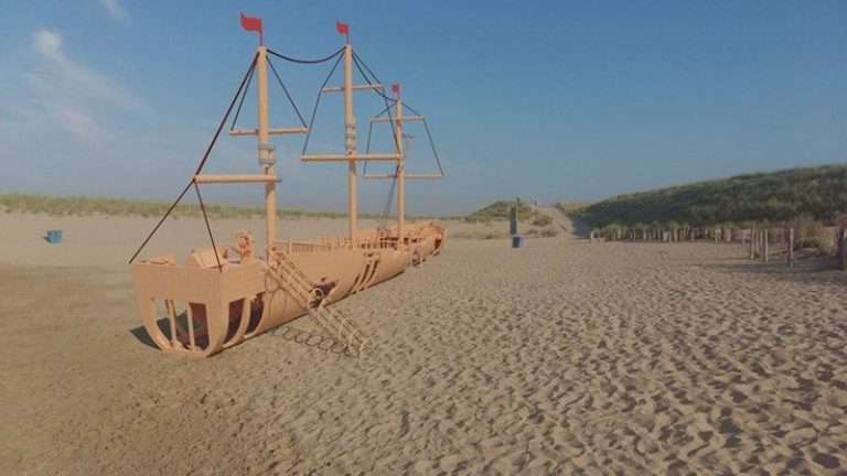 Speelschip op Camperduin