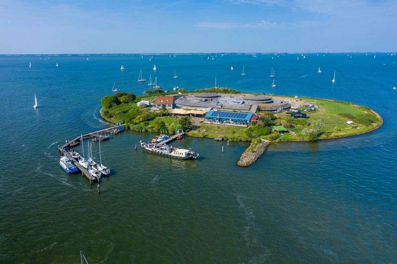 Ferry service Amsterdam: to Pampus and Muiderslot