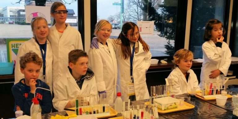 Children's party at HEMLAB: Experiments, science and technology