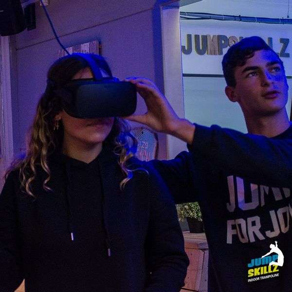 VR Experience bij JumpSkillz Indoor trampoline in Hoofddorp