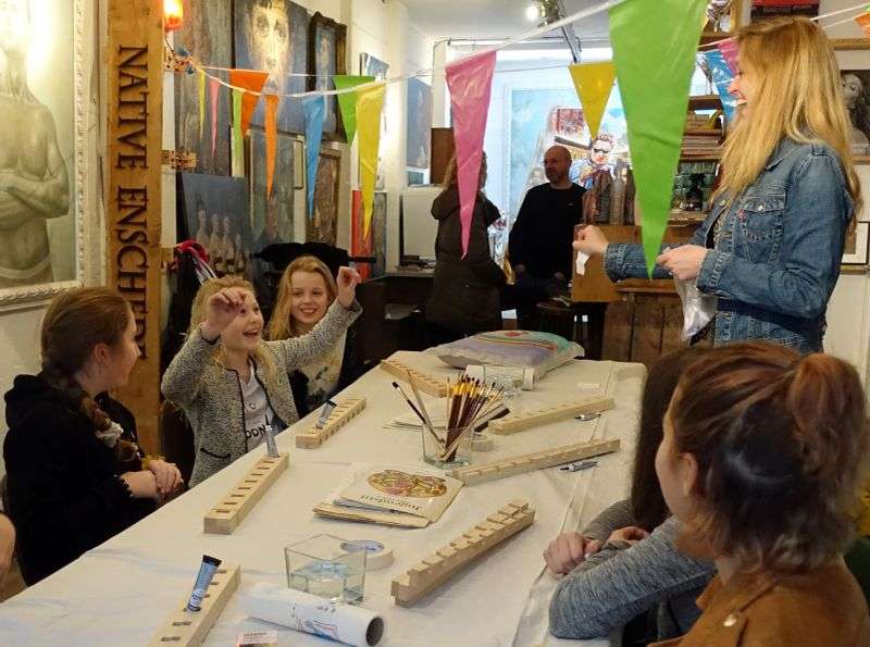 Silk painting at your children’s party with B-Silk