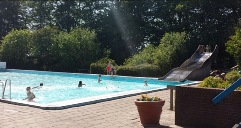 Zwembad buitenbad De Rijd