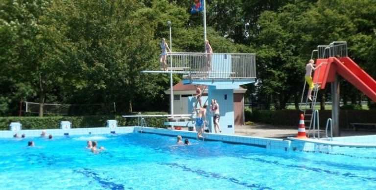 Outdoor swimming pool the Spetter Abbekerk