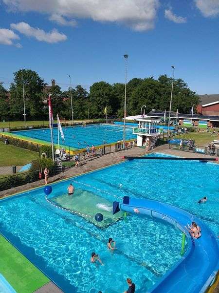 Outdoor swimming pool De Zien